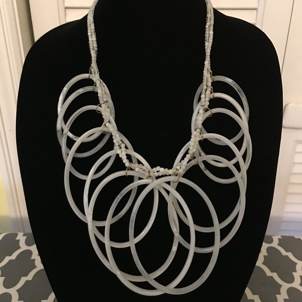 CRUISE WEAR Acrylic Ivory Multi Sz Ovals Necklace
